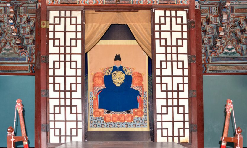 Fresque représentant Lee Seong-Gye, sanctuaire de Gyeonggijeon. Fresque représentant Lee Seong-Gye, sanctuaire de Gyeonggijeon.