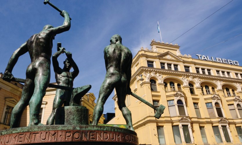 Mannerheimintie and Aleksanterinkatu corner Mannerheimintie and Aleksanterinkatu corner