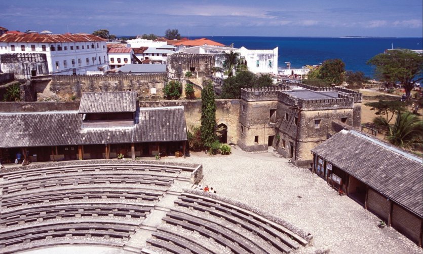 Intérieur du Vieux Fort arabe de Zanzibar. Intérieur du Vieux Fort arabe de Zanzibar.