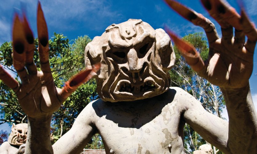 Danseur de la vallée d'Asaro, près de Goroka. Les fameux Mud Men. Danseur de la vallée d'Asaro, près de Goroka. Les fameux Mud Men.