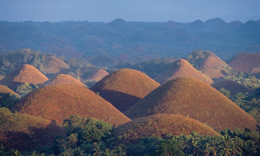 Vue des Chocolate Hills, une grande attraction touristique de l'île de Bohol. Vue des Chocolate Hills, une grande attraction touristique de l'île de Bohol.