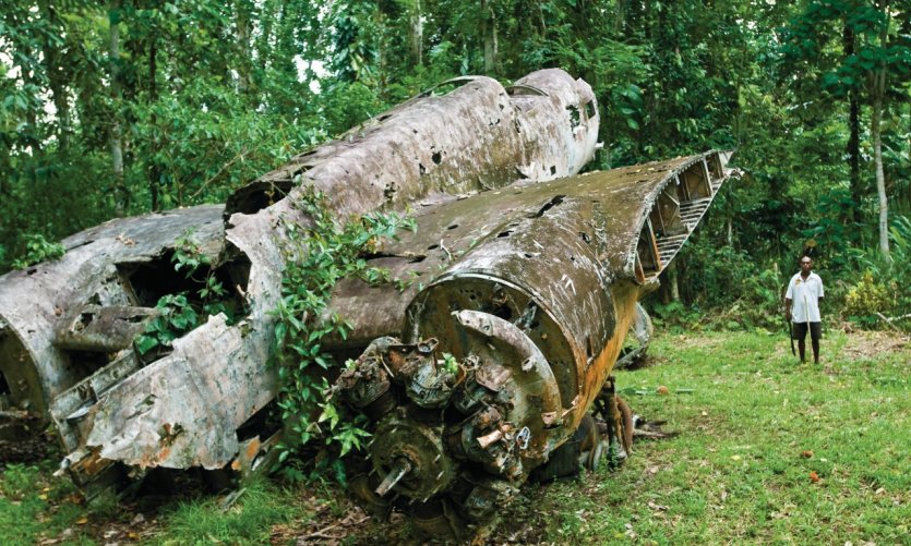 <p>Vestigio de un bombardero japonés cerca de Madang.</p> <p>Vestigio de un bombardero japonés cerca de Madang.</p>