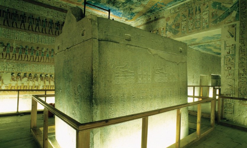 <p>Tombe de Ramsès IX dans la vallée des rois.</p> <p>Tombe de Ramsès IX dans la vallée des rois.</p>
