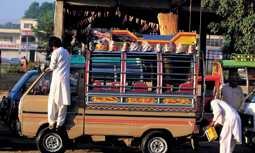 <p>Minibus dans le centre-ville.</p> <p>Minibus dans le centre-ville.</p>