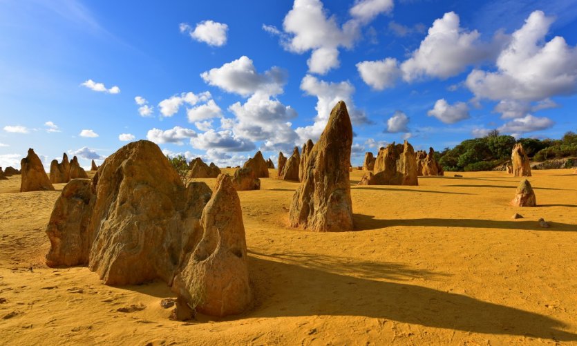 Le Pinnacles Desert, célèbre pour ses formations rocheuses calcaires, dans le parc national de Na. Le Pinnacles Desert, célèbre pour ses formations rocheuses calcaires, dans le parc national de Na.