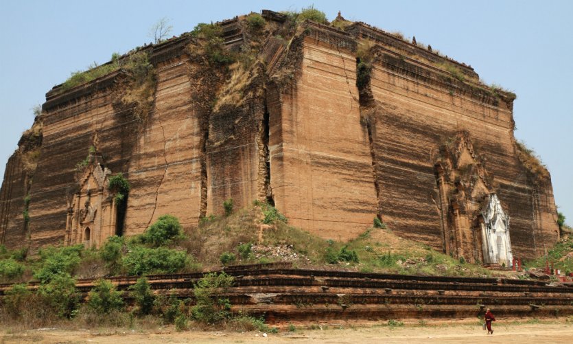 Pagode inachevée de Mingun. Pagode inachevée de Mingun.