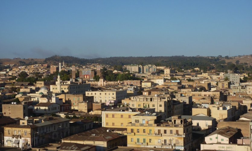 <p>Vue panoramique sur Asmara depuis le clocher de la cathédrale.</p> <p>Vue panoramique sur Asmara depuis le clocher de la cathédrale.</p>