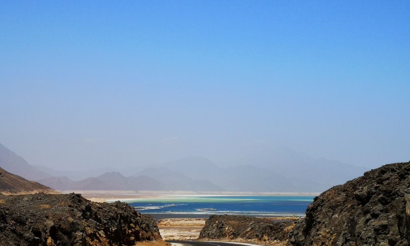 <p>En el camino al lago Assal.</p> <p>En el camino al lago Assal.</p>