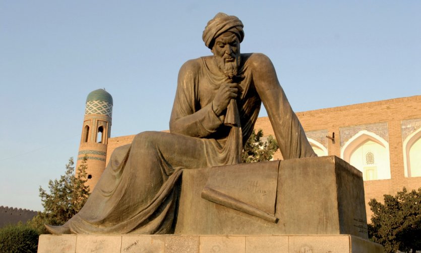 La statue d'Al-Khawarizmi, originaire de la région de Khiva, qui introduisit l'algèbre dans les mathématiques. La statue d'Al-Khawarizmi, originaire de la région de Khiva, qui introduisit l'algèbre dans les mathématiques.