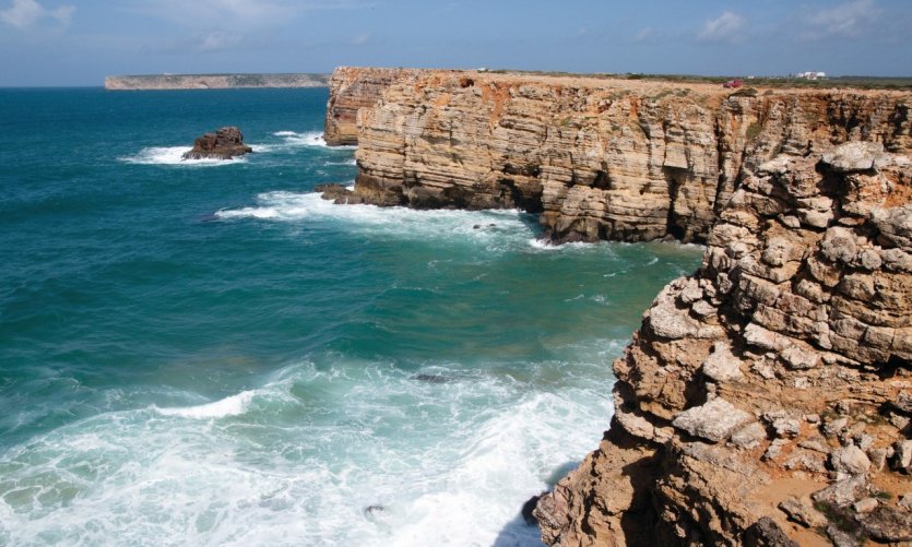 <p>Falaises à la sortie de Sagres.</p> <p>Falaises à la sortie de Sagres.</p>