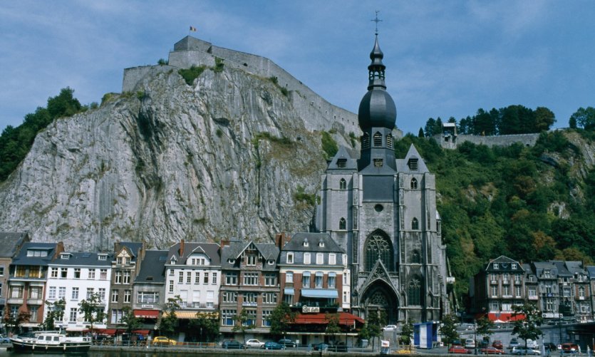 Citadelle de Dinant et collégiale Notre-Dame. Citadelle de Dinant et collégiale Notre-Dame.