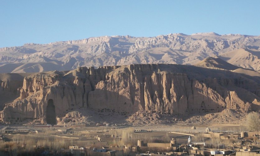À gauche, emplacement d'un des deux bouddhas détruits en 2001 par les Talibans. À gauche, emplacement d'un des deux bouddhas détruits en 2001 par les Talibans.