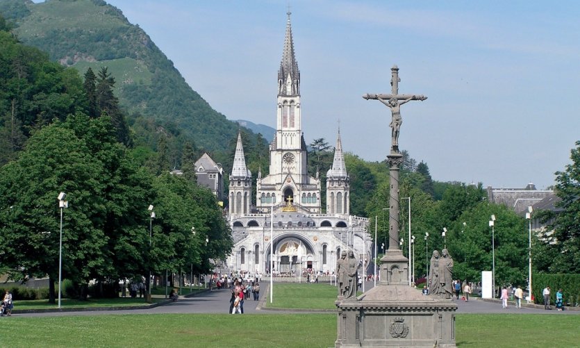 ✟Le Chapelet à Lourdes✟ - Page 10 006981-lourdes-sur-les-pas-de-bernadette-circuit-pedestre-a-lourdes