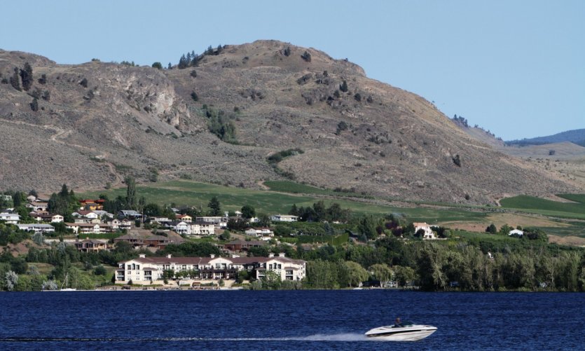 Osoyoos, l'une des stations balnéaires réputées de la vallée de l'Okanagan. Osoyoos, l'une des stations balnéaires réputées de la vallée de l'Okanagan.