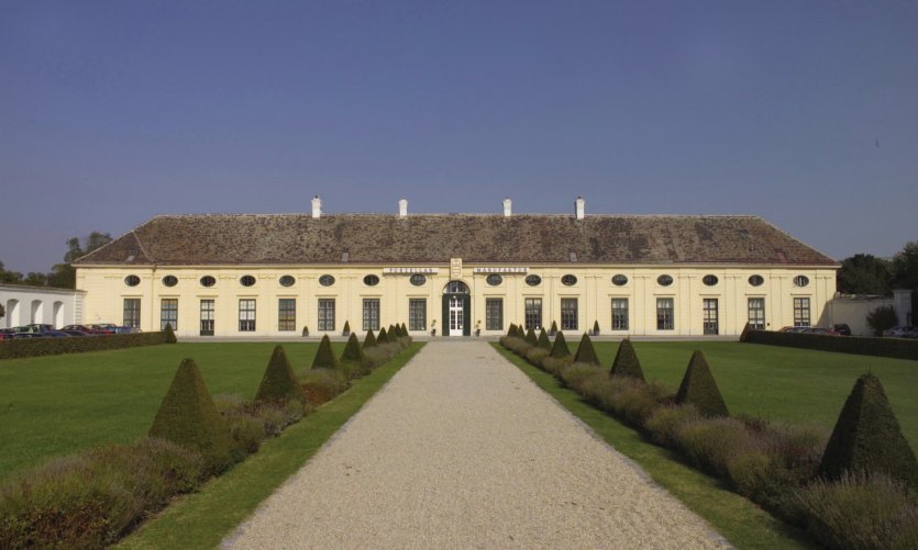 Augarten Porzellan, le château Augarten où se situent la manufacture et le magasin. Augarten Porzellan, le château Augarten où se situent la manufacture et le magasin.