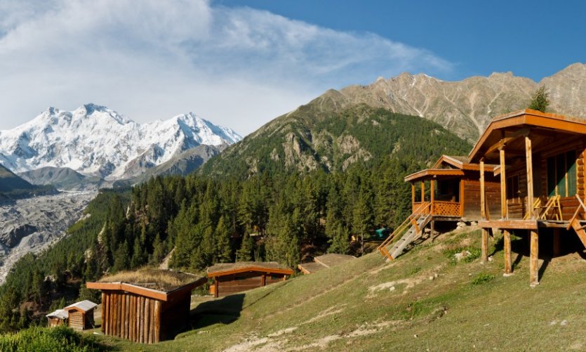 <p>Panorama sur Nanga Parbat et Fairy Meadows.</p> <p>Panorama sur Nanga Parbat et Fairy Meadows.</p>