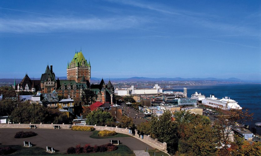 Vue panoramique sur le Vieux-Québec et le port. Vue panoramique sur le Vieux-Québec et le port.