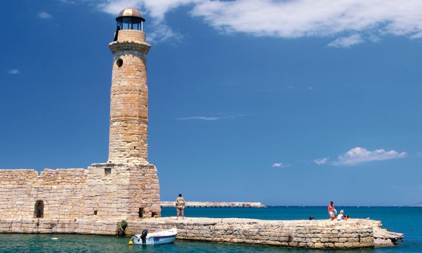 Phare à l'entré du port de Rethymnon. Phare à l'entré du port de Rethymnon.
