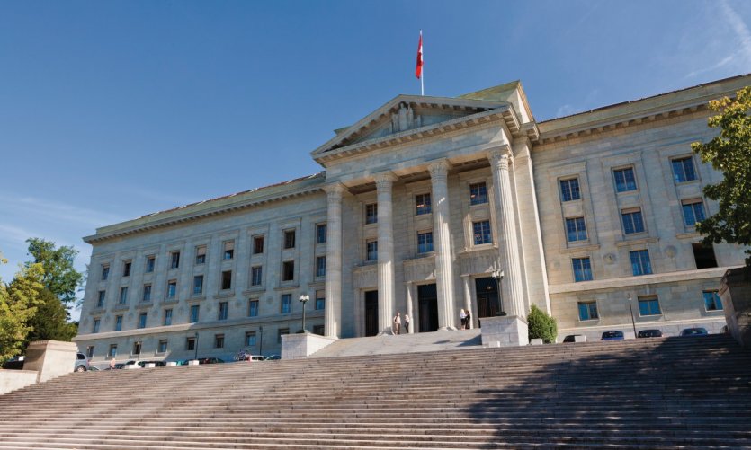 Le tribunal fédéral à Lausanne est la Cour suprême de la Confédération. Le tribunal fédéral à Lausanne est la Cour suprême de la Confédération.