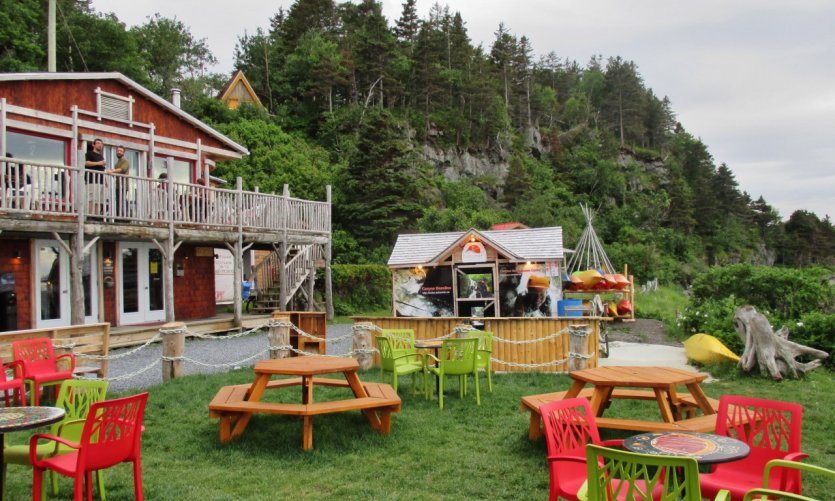 Sympathique auberge en bord de mer en Haute-Gaspésie. Sympathique auberge en bord de mer en Haute-Gaspésie.