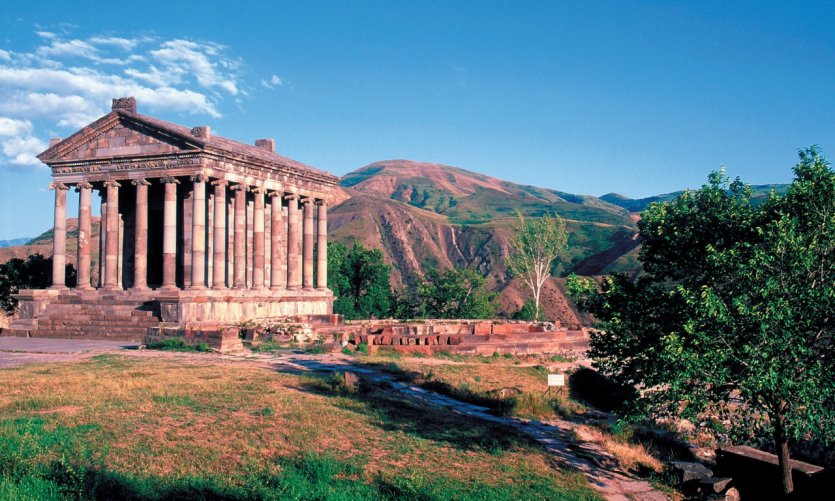 Temple antique de Garni. Temple antique de Garni.
