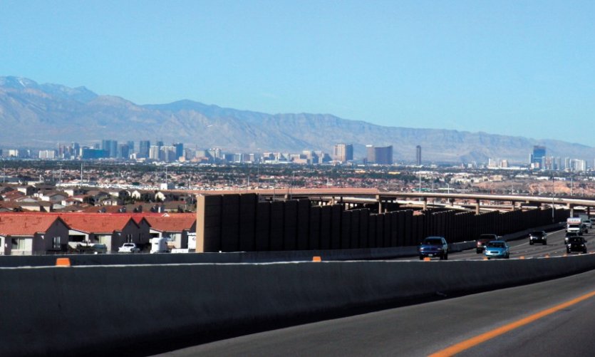 En plein milieu du désert Las Vegas et sa Stratosphère Tower. En plein milieu du désert Las Vegas et sa Stratosphère Tower.