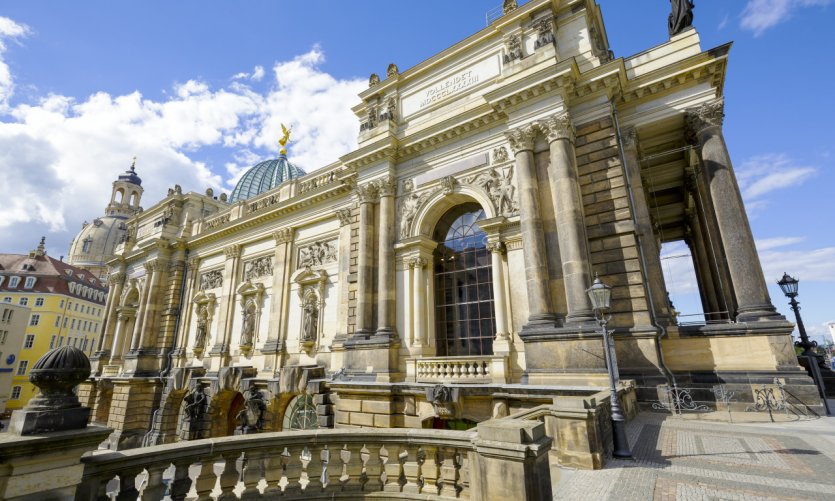 L'académie des beaux-arts. L'académie des beaux-arts.