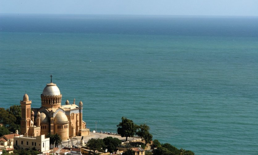 <p>Vue sur la basilique Notre-Dame d'Afrique.</p> <p>Vue sur la basilique Notre-Dame d'Afrique.</p>