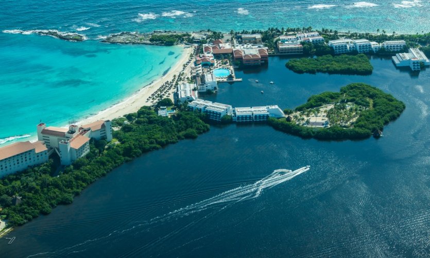 La zone hôtelière de Cancun. La zone hôtelière de Cancun.