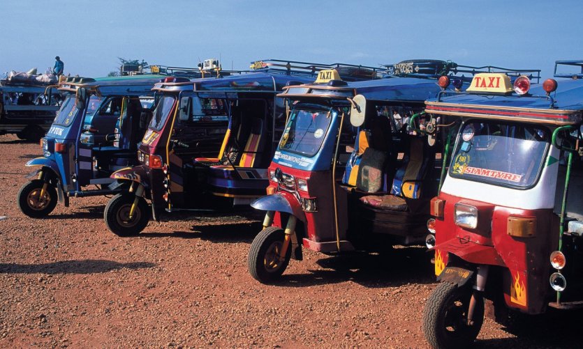 <p>Tuk tuk listo para irse.</p> <p>Tuk tuk listo para irse.</p>