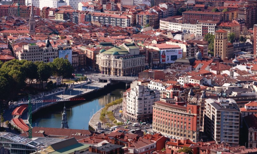 <p>Vue de Bilbao, quartiers modernes et Casco Viejo.</p> <p>Vue de Bilbao, quartiers modernes et Casco Viejo.</p>