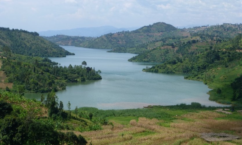 Le lac Kivu près de Kibuye. Le lac Kivu près de Kibuye.