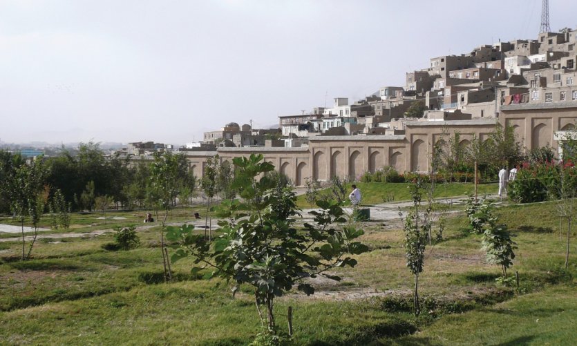 Jardins de Babur où l'empereur du même nom est enterré. Jardins de Babur où l'empereur du même nom est enterré.