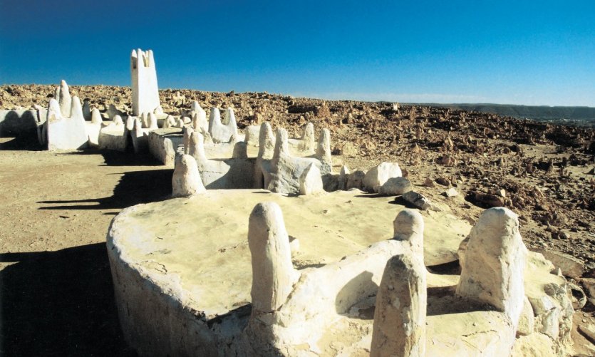 <p>Tumbas de la familia del Cheikh Sidi Aissa.</p> <p>Tumbas de la familia del Cheikh Sidi Aissa.</p>