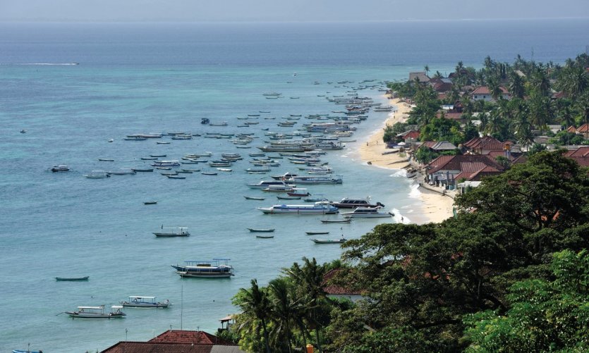 Nusa Lembongan: view of the village of Jungutbatu. Nusa Lembongan: view of the village of Jungutbatu.