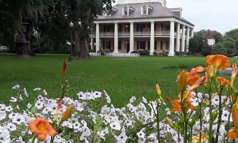 Les beaux jardins de la plantation Houmas. Les beaux jardins de la plantation Houmas.