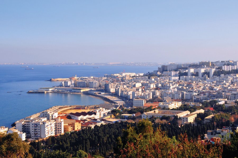 Vue d'Alger depuis la basilique Notre-Dame d'Afrique. Mtcurado - iStockphoto.com