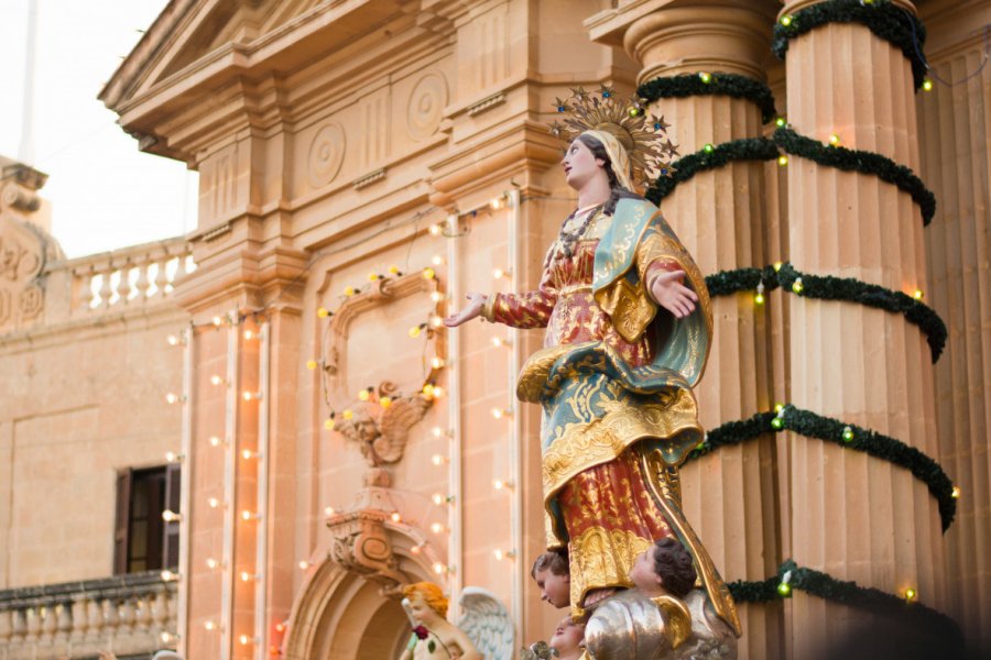 Statue de la Vierge Marie lors d'une <i>festa</i> à Gudja. Glen Slattery - Shutterstock.com