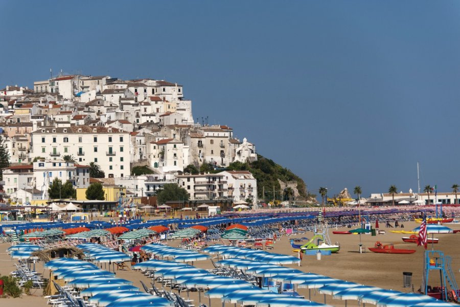 Plage de Rodi Garganico. Claudio COLOMBO - Fotolia