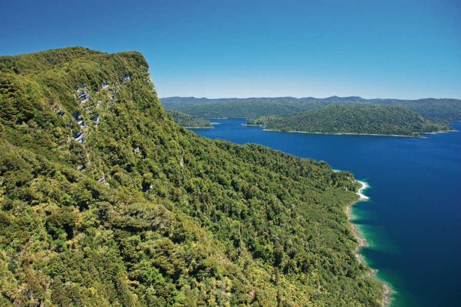 Lake Waikaremoana. Jiri Foltyn - Fotolia