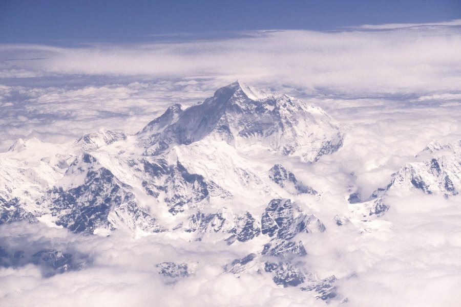 Survol de l'Everest. (© Thierry Lauzun - Iconotec))