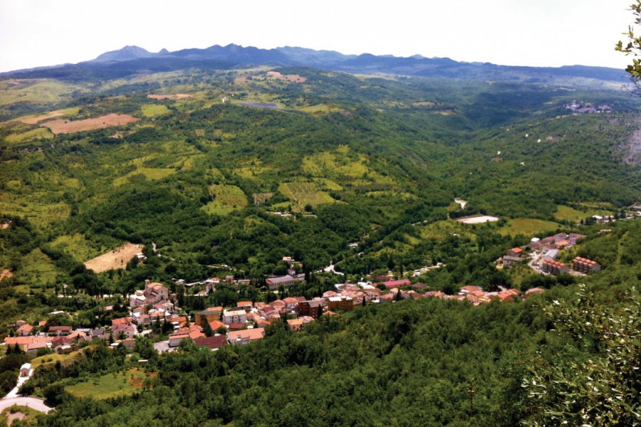 Vallée profonde du Parc national des Abruzzes. Muriel PARENT