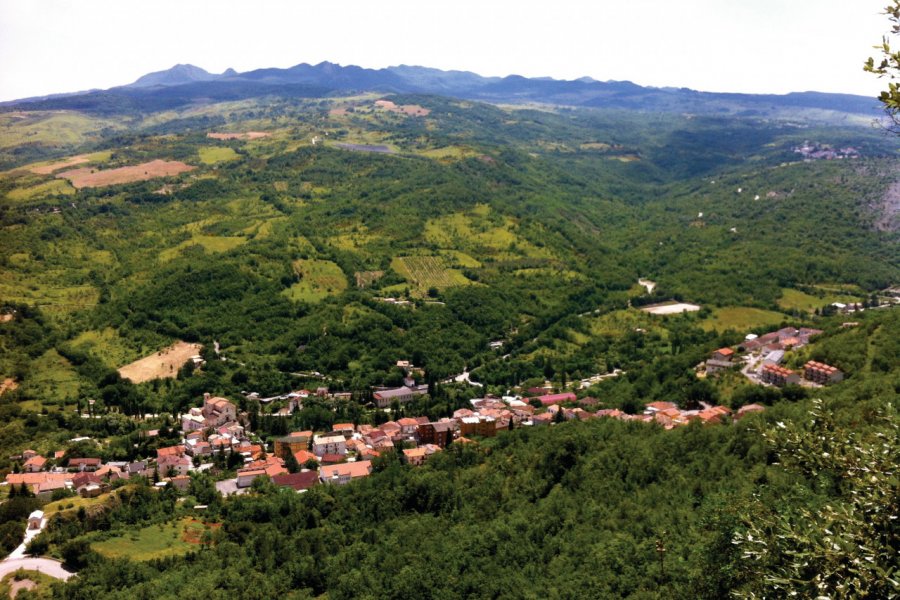 Vallée profonde du Parc national des Abruzzes. Muriel PARENT