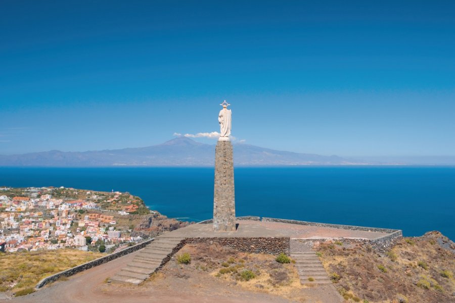 Vue du monument al Sagrado Corazon de Jesus, sur l'Ile de Tenerife et le pic du Teide. Author's Image