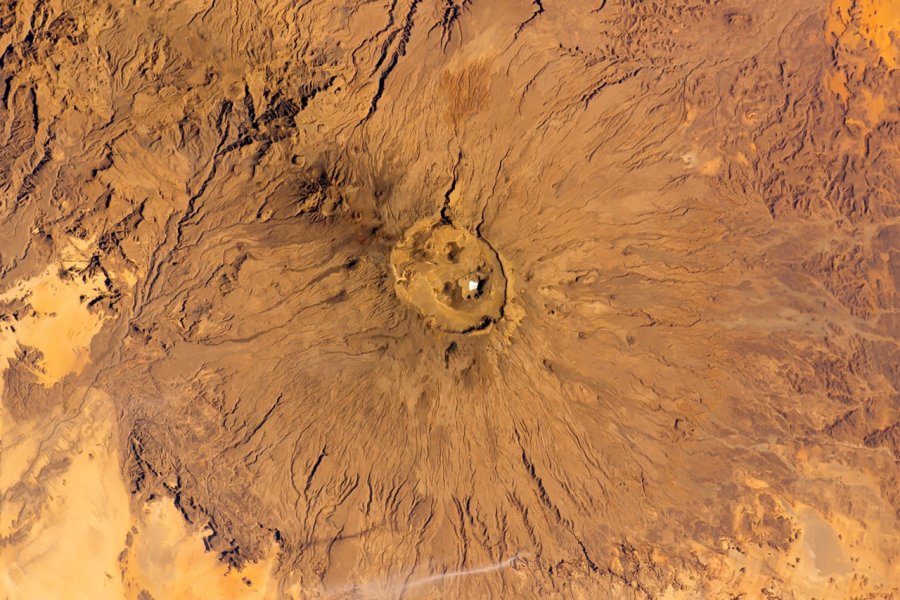 Volcan Emi Koussi. GizemG - Shutterstock.com