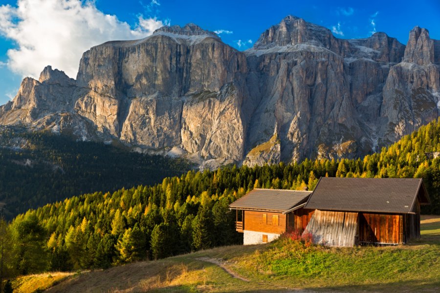 Massif des Sella, dans les environs de Passo Pordoi. Frank / Adobe Stock