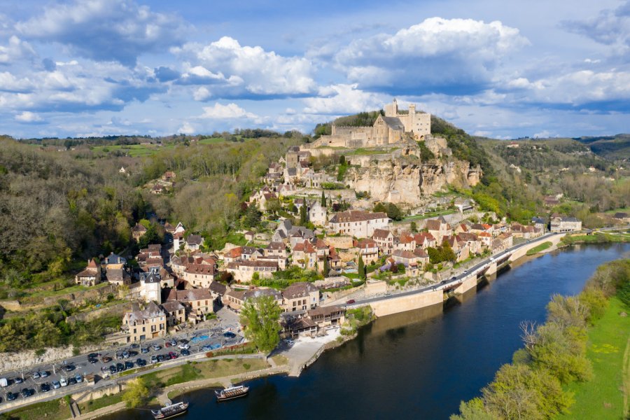 Vue sur Beynac-et-Cazenac. thieury - Shutterstock.com