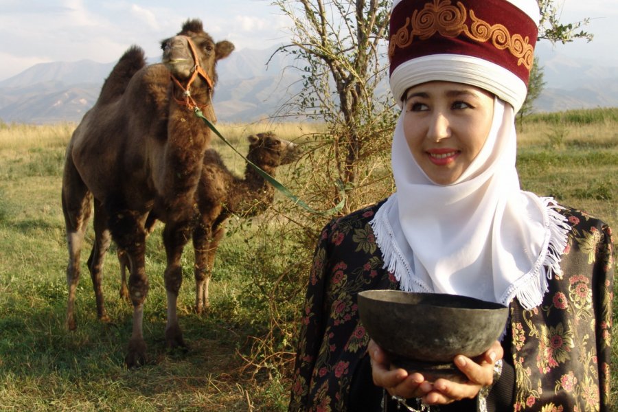 Femme kirghize à Kok Jaykik. Maximum Exposure PR - shutterstock.com