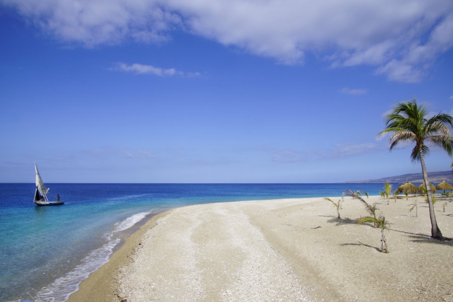 Plage de Montrouis. Sylvie Corriveau - Shutterstock.com