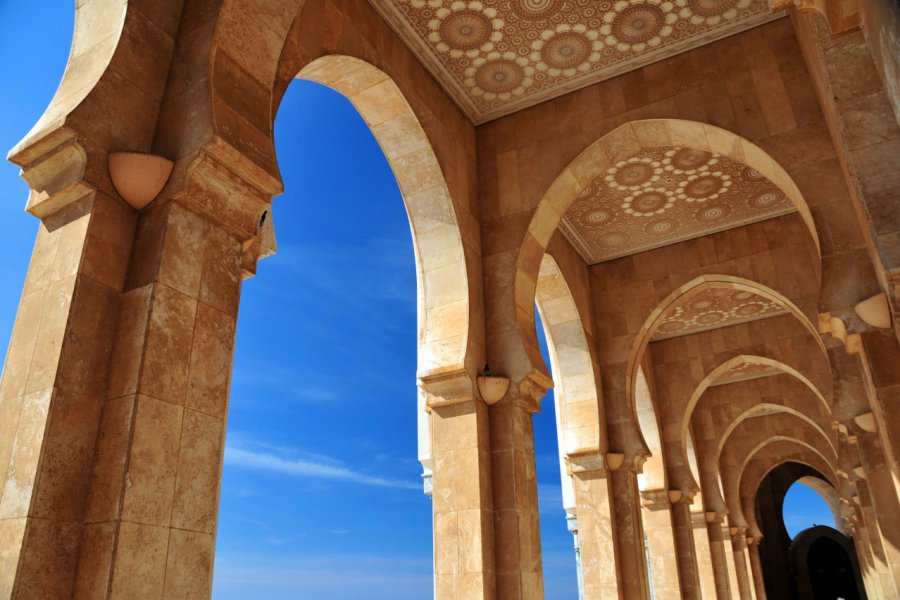 Arcades de la Mosquée Hassan II. mtcurado - stock.adobe.com